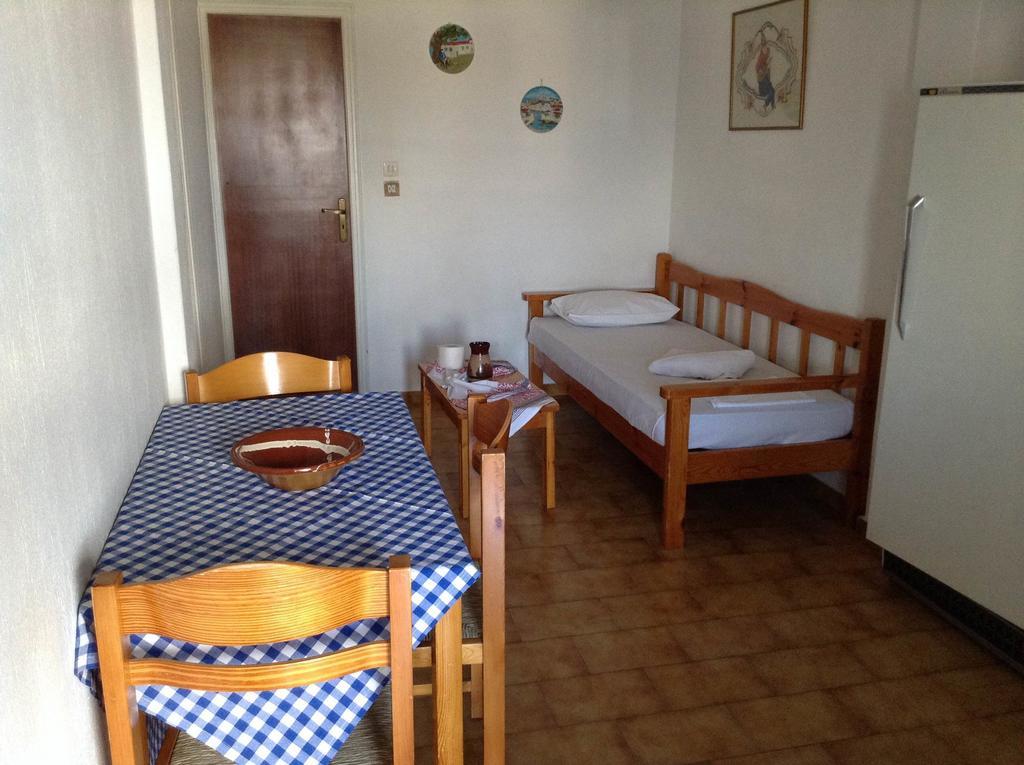 Stavros Apartments Istron Pokoj fotografie